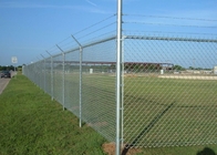 Hàng rào lưới liên kết chuỗi mạ kẽm bảo mật / Hàng rào đa năng với dây thép gai trên đầu