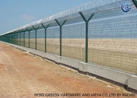 Malla de alambre soldada con autógena cubierta del PVC que cerca la valla de seguridad aeroportuaria de 4.0m m 5.0m m para proteger
