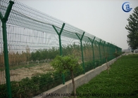 حصار مش جوش داده شده 4.0-5.5 میلی متری سوراخ 50x100 میلی متری با امنیت بالا با نوار Rozor / سیم خاردار