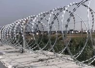 Bescherming van Razor Fencing Wire 10mm-65mm Concertina Wire Mesh Fence