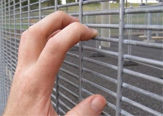 Hàng rào an ninh lưới hàn chống leo 358 bền dễ dàng lắp ráp